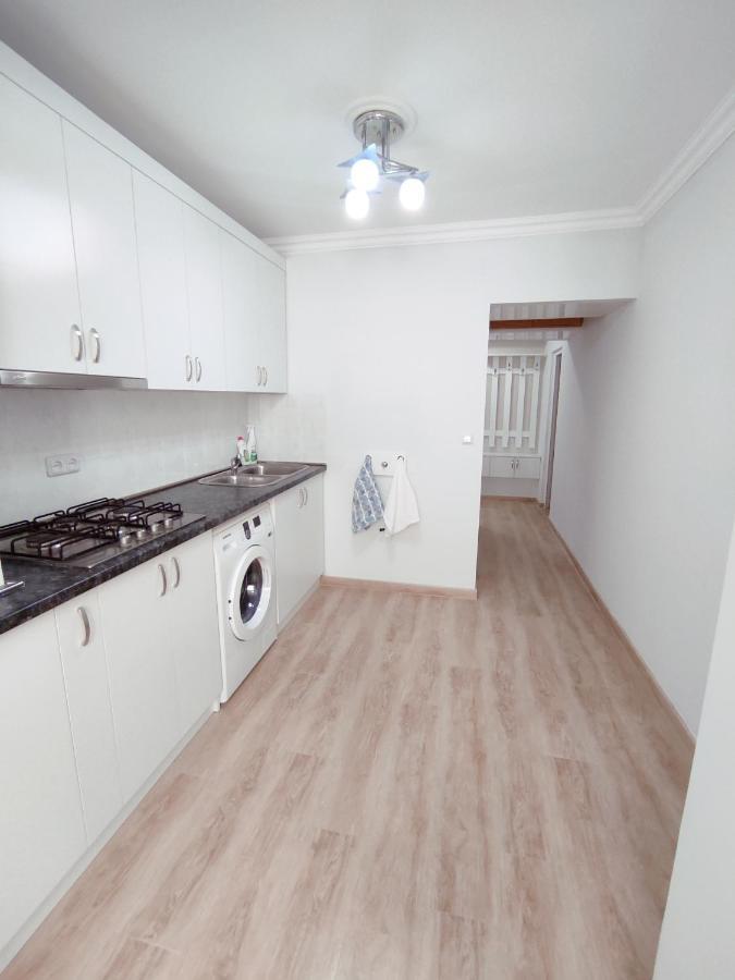 Renovated 1 Bedroom With King Size Bed In Kentron 예레반 외부 사진