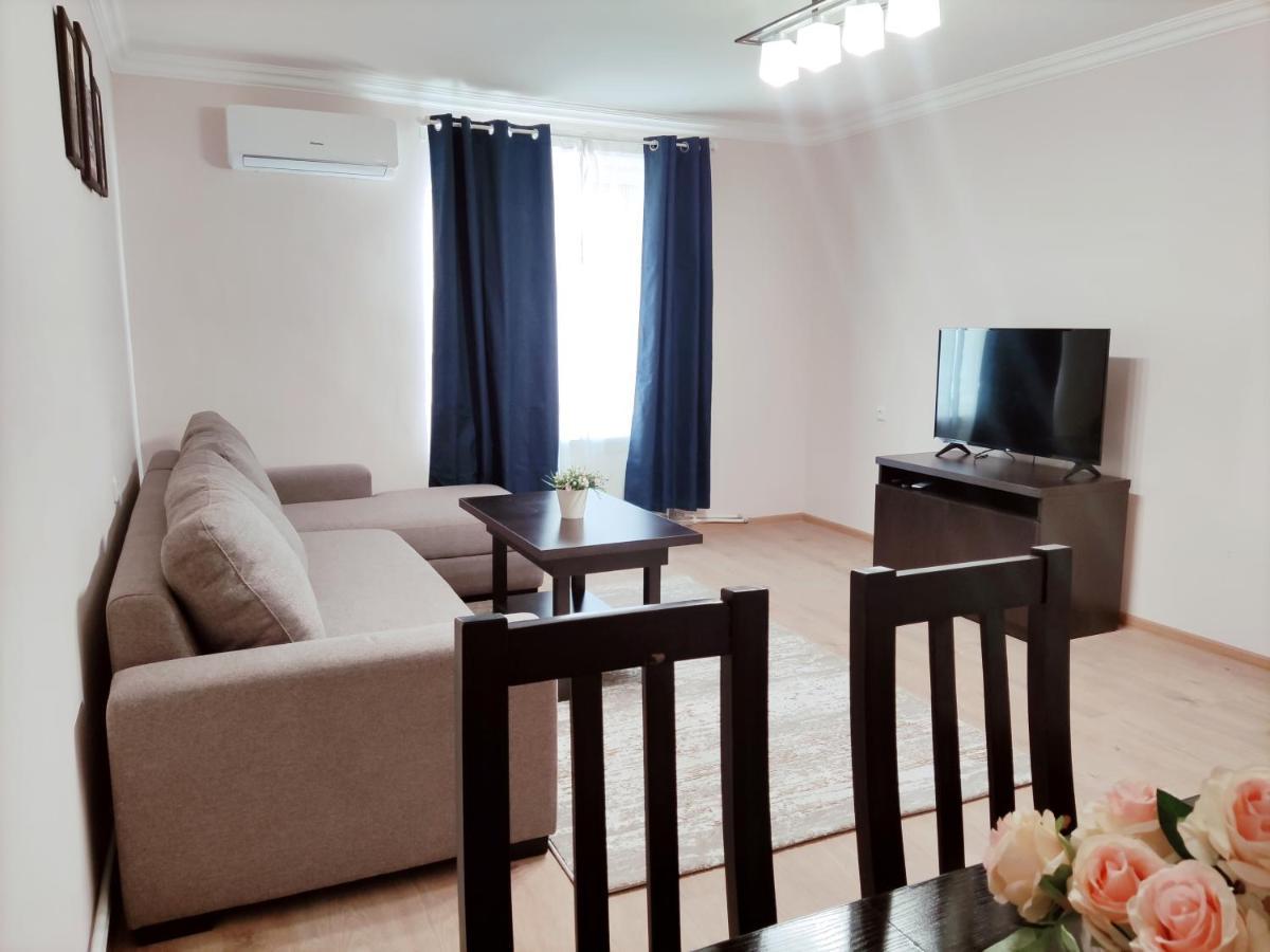 Renovated 1 Bedroom With King Size Bed In Kentron 예레반 외부 사진